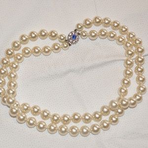 Statement Necklace!! Faux pearl necklace 9 inches